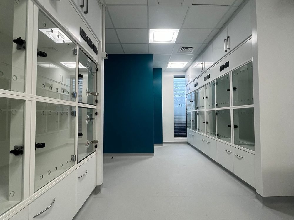 School laboratory block partitions and ceilings