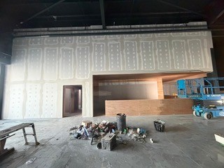 Double-height walls jointed in a leisure fit-out